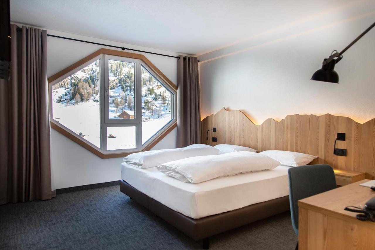 Blu Hotel Senales - Hotel Zirm Maso Corto Room photo