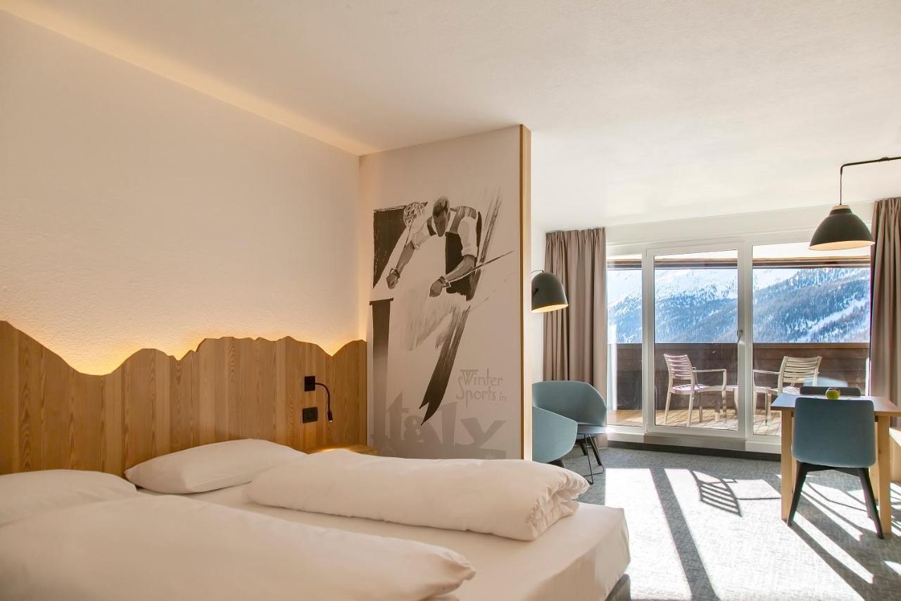 Blu Hotel Senales - Hotel Zirm Maso Corto Room photo